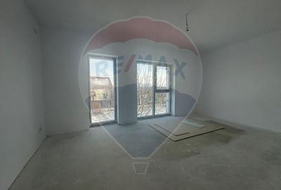 Casă cu 4 camere cu Teren 450 Mp în Săbăreni - 9