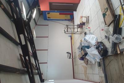 Spațiu comercial, de 160 mp, în Central - 4