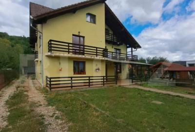 Casă cu 7 camere cu Garaj în Central - 5