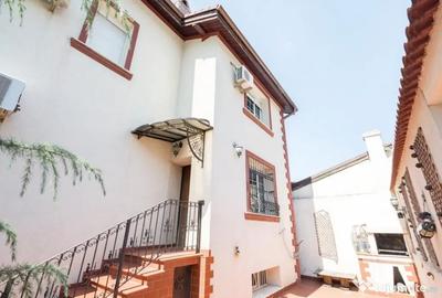 Casă cu 7 camere cu Teren 280 Mp în 1 Mai - 8