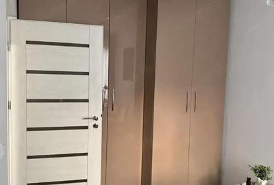 Apartament cu 3 camere semidecomandat în Micro 19 - 2