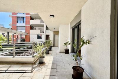 Apartament cu 5 camere semidecomandat în Băneasa