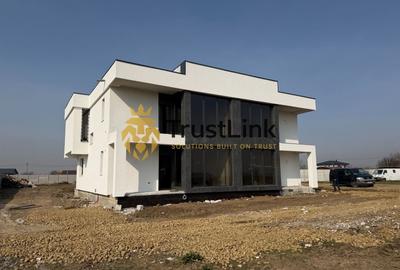 Duplex cu 4 camere cu Canalizare în 1 Decembrie - 6