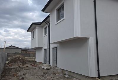 Casă cu 4 camere cu Teren 200 Mp în Central - 2