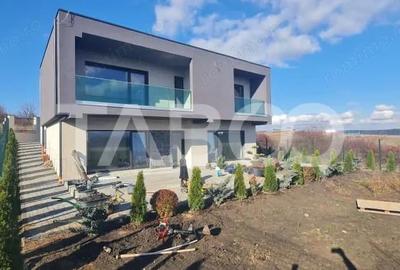 Casă cu 4 camere cu Teren 490 Mp în Central