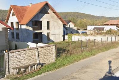 Casă cu Teren 3500 Mp în Drăganu - 3