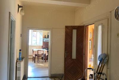 Vand casa si teren , str.Independentei , zona linistita - 2