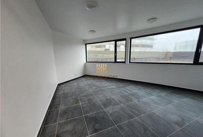 Spatiu Comercial 65 mp bloc Avanera! De ! 0727817187 - 2