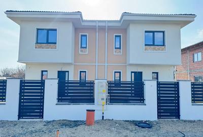 Duplex cu 4 camere cu Canalizare în Moșnița Nouă