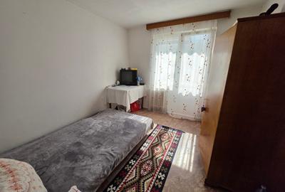 Apartament cu 3 camere decomandat în 1 Decembrie 1918 - 12