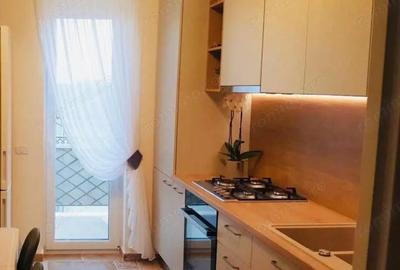 Apartament cu 3 camere semidecomandat în Central - 2