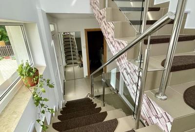 Casă cu 4 camere în Tunari