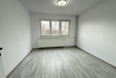 Garsoniera renovata, etaj 1, 17 mp - Soarelui - 1