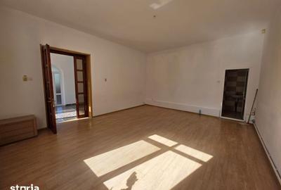 Casă cu 4 camere cu Teren 140 Mp în Central - 9