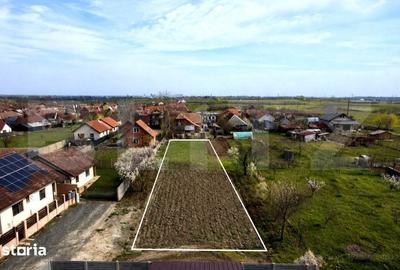 Teren de 680 mp, în Sânmihaiu Român