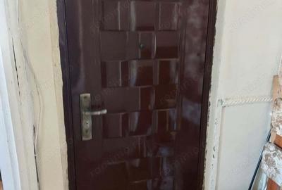 Apartament cu 2 camere decomandat în Rovinari - 1