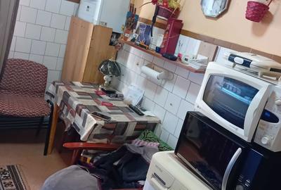Apartament cu 3 camere decomandat în Petros