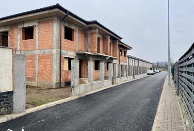 Casă cu 4 camere cu Teren 300 Mp în Șelimbăr