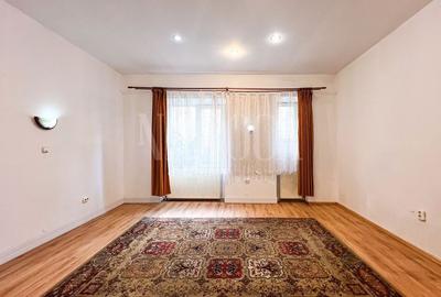 Apartament cu 3 camere decomandat în Gruia