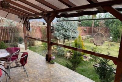 Casa de vanzare, cu 4 camere, 140 mp, zona Strada Dara - 22