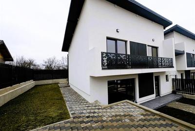 Casă cu 4 camere cu Teren 300 Mp în Vișani