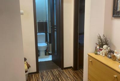 Apartament cu 3 camere decomandat în Abator