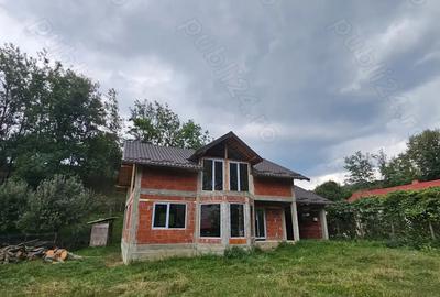 Casa noua la ro?u, 231mp, teren 1067mp, garaj - 2