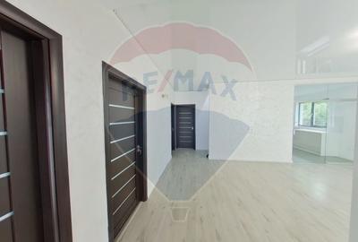 Casă individuală cu 4 camere cu Canalizare în Central - 3