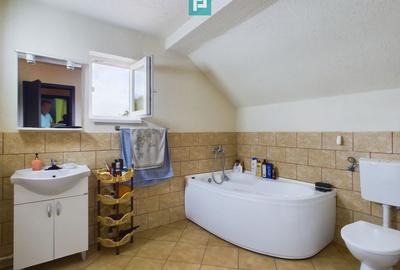 Casă cu 5 camere cu Teren 400 Mp în Utvin - 9