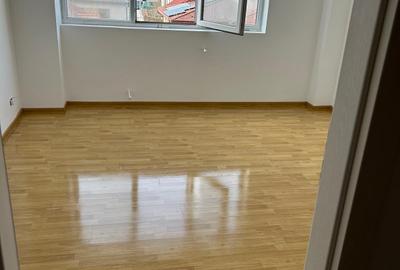 Apartament cu 3 camere decomandat în Aviației - 10