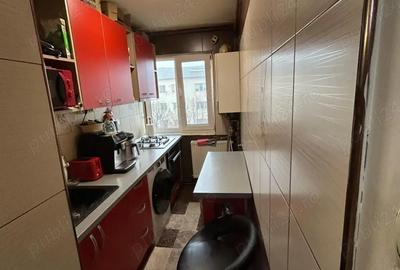 Apartament cu 2 camere nedecomandat în Micro 6 - 6