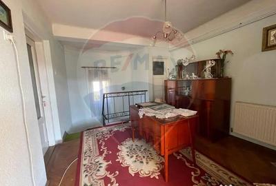 Casă cu 4 camere cu Garaj în Central - 8