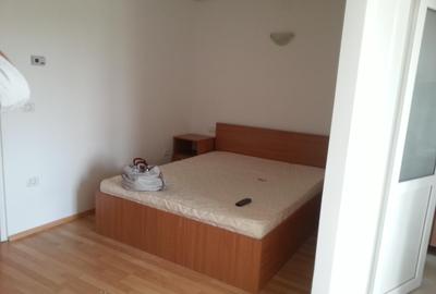 Apartament cu 2 camere decomandat în Complex Studențesc