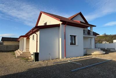 Vila deosebita Parter + Mansarda de vanzare in Odobesti - 7