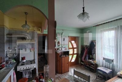 Casa cu 2 apartamente in Livezeni - 11