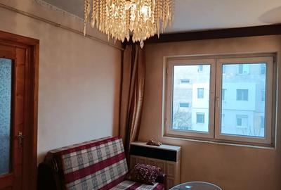 Inchiriez apartament cu 3 camere - 1
