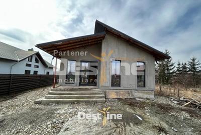 Casă cu 4 camere cu Teren 560 Mp în Girov - 1
