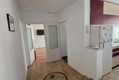 Apartament cu 3 camere semidecomandat în Micro III - 4