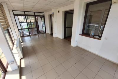 Spațiu comercial, de 60 mp, în Central - 7