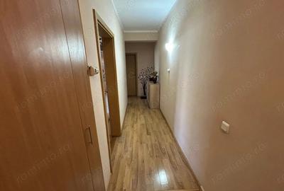 Apartament cu 3 camere în Cetate