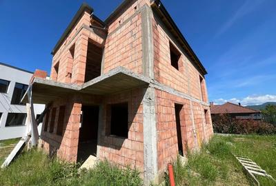 Casă individuală cu 5 camere în Exterior Vest