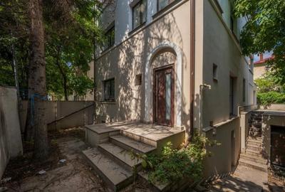 Casă individuală cu 7 camere cu Canalizare în Primăverii - 1