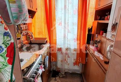 Apartament decomandat cu 3 camere de vanzare Micro 17, etaj 3 - 12