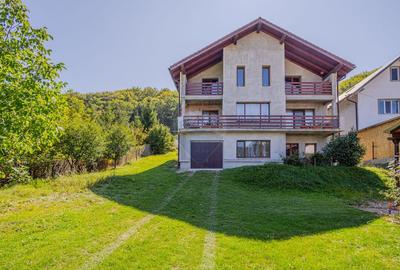 Casă individuală cu 8 camere cu Garaj în Colonia 1 Mai - 2