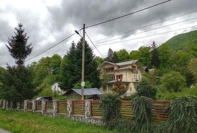 Casă cu 4 camere cu Teren 2500 Mp în Secăria - 1