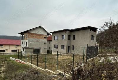 Casă cu Teren 374 Mp în Central - 3