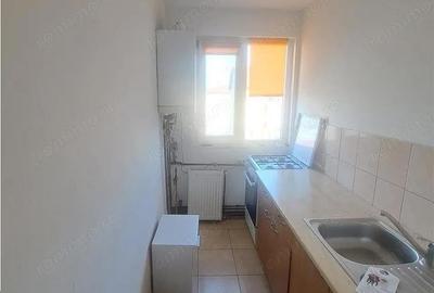 Garsonieră decomandată în Girocului