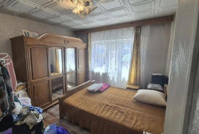 Vand ap.3 cam conf.1 decomandat.bloc de 4 etaje la etajul 3 - 1