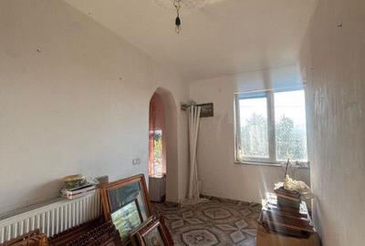 Casă cu 6 camere cu Teren 700 Mp în Groși - 13