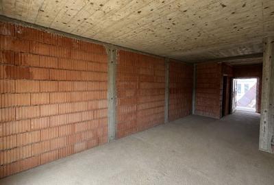 Duplex cu 5 camere cu Canalizare în Moșnița Nouă - 2